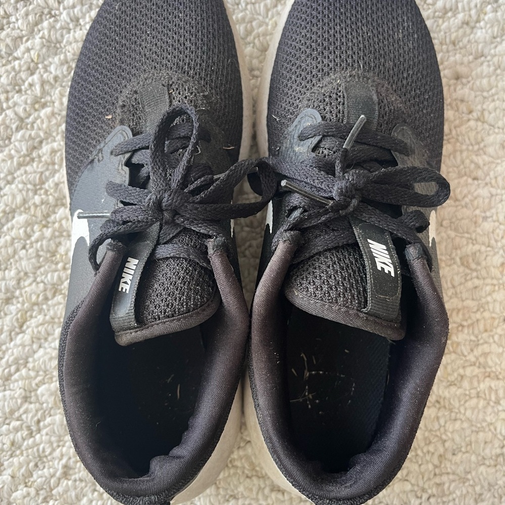 Nike Black and White Golf Shoes - Youth